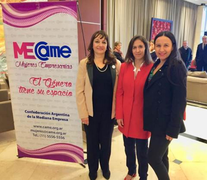 De izq. a der.: Adriana Garde, Claudia Grynszpan y Fernanda Reina, vicepresidenta Regional de MECAME                     