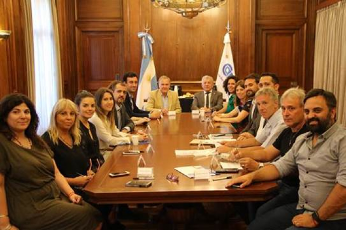 Jos Luis Lopetegui (secretario de Comercio Exterior de CAME) y Jos A. Bereciarta junto a los representantes de las pymes que constituyen Leather Group Argentina