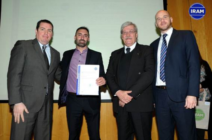 Diego Cummins hizo entrega del certificado a Juan Pablo Diab, Oscar Yciz y Gastn Grizzo