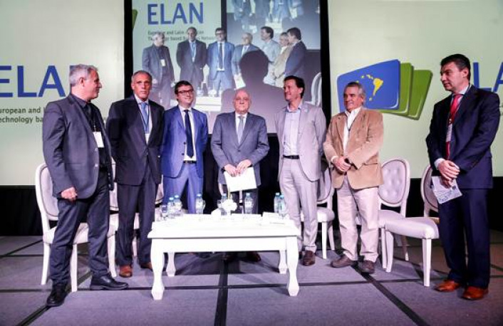 El presidente de CAME, Fabin Tarro, junto a los integrantes del consorcio ELAN Network