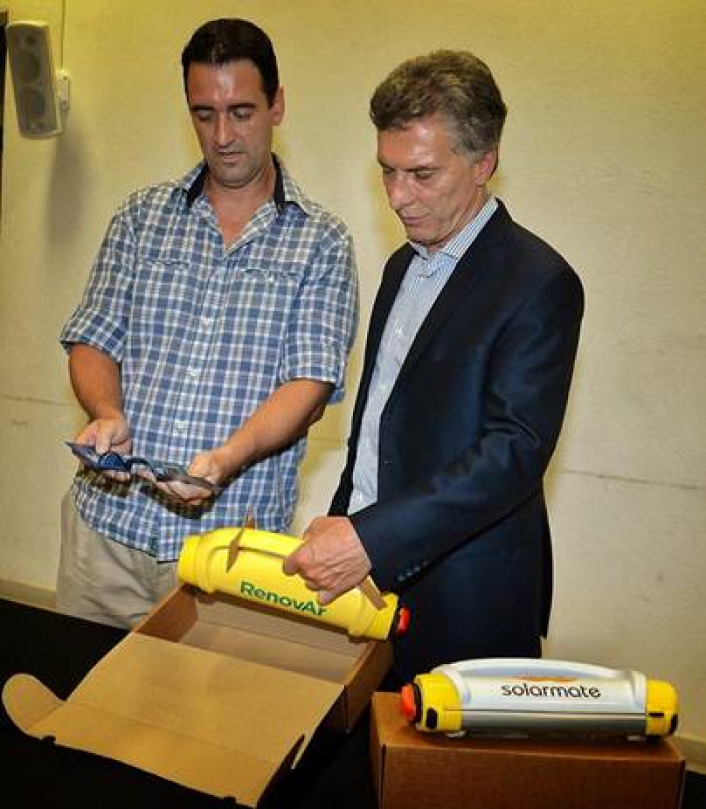 Christian Navntoft junto al presidente de la Nacin, Mauricio Macri, en la presentacin de su producto