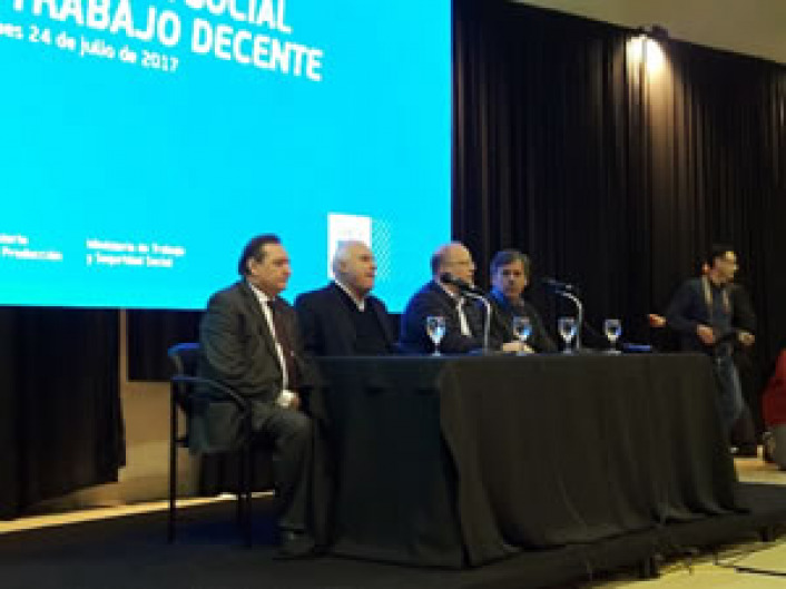 El acto  de apertura  cont con la presencia de Julio Genesini, Miguel Lifschitz, Luis Contigiani y del senador Emilio Jatn