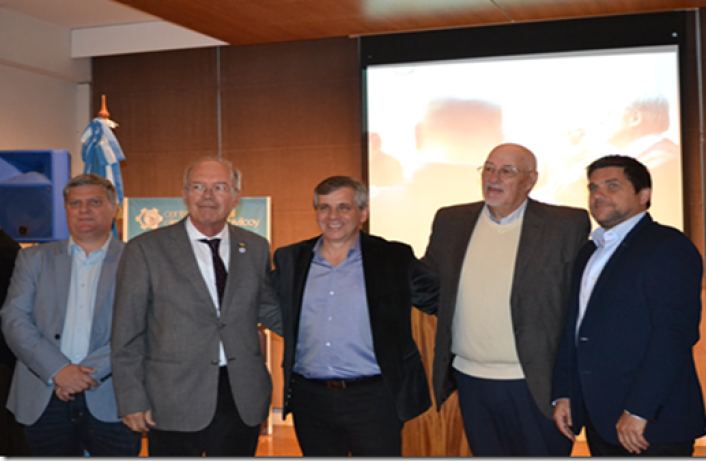 De izq. a der.: Silvio Zurzulo (presidente de ADIBA), Juan Carlos Uboldi, Guillermo Britos, Jorge Ballerini (presidente de CECOIN) y Edgardo Gmbaro