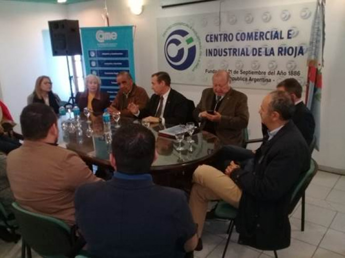 Pedro Cascales en reunin junto a dirigentes del Centro Comercial e Industrial de La Rioja