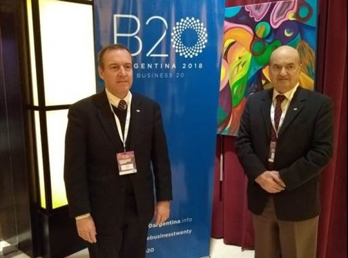 Pedro Cascales y Enzo Mazzolenis durante el Foro del b20