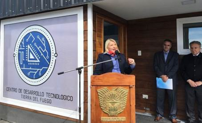 Rosana Bertone brindando su discurso en la inauguracin del Centro de Desarrollo Tecnolgico