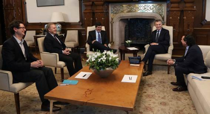 Directivos de CAME junto a al presidente Mauricio Macri, el ministro Dante Sica y el secretario de Emprendedores y PyMES, Mariano Mayer