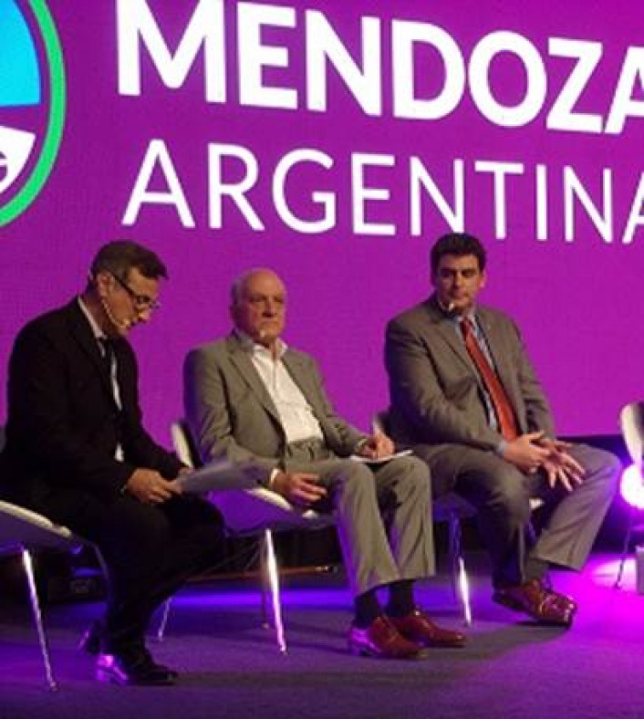 El moderador, Carlos Hernndez, el Presidente de CAME, Fabin Tarro y el Ministro de Economa, Infraestructura y Energa de Mendoza, Martn Kerchner