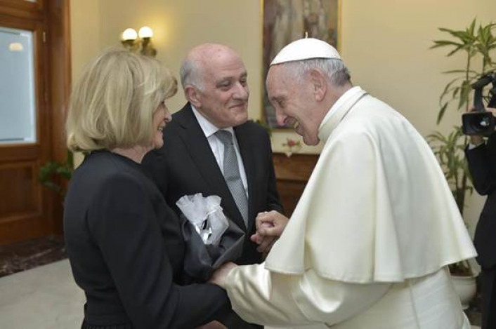 El Papa Francisco recibi al presidente de CAME, Fabin Tarro y su seora esposa