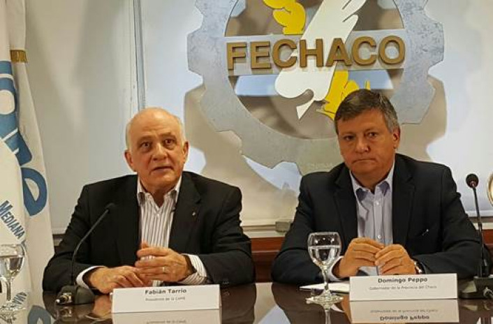 El presidente de CAME, Fabin Tarro junto al gobernador de Chaco, Domingo Peppo