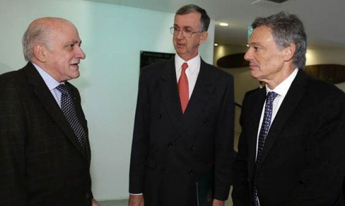 El presidente de CAME, Fabin Tarro, junto al embajador de Brasil, Sergio Danese, y el ministro de Produccin de la Nacin, Francisco Cabrera