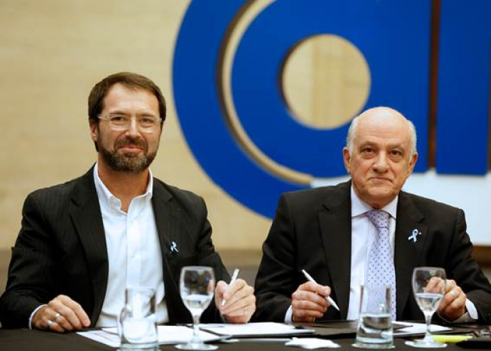 El presidente de CAME, Fabin Tarro, junto al director de Negocios Corporativos de Telecom, Gustavo Vidal