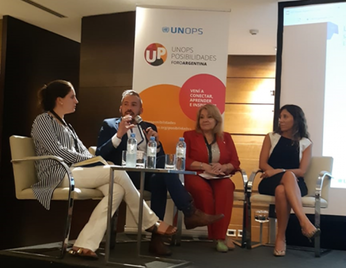 Juan Pablo Bazán y Liliana Castro disertando en el Foro