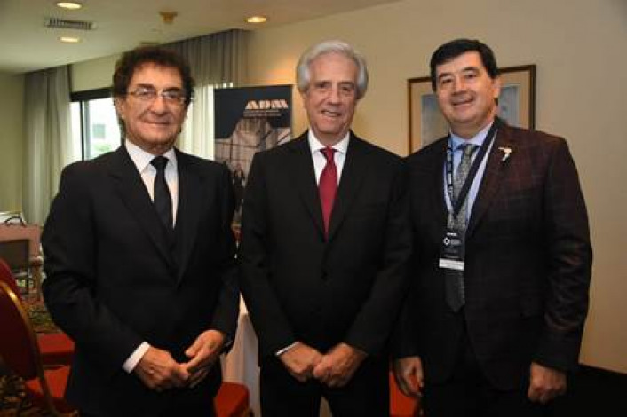 De izq. a der.: Jorge Abuchalja, Tabar Vzquez y Gerardo Daz Beltrn