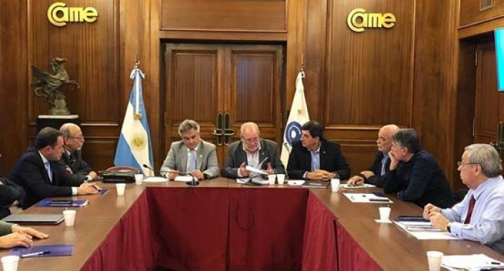 Hryniewicz junto a Díaz Beltrán y Navarro presidiendo la reunión