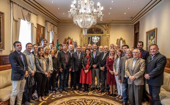 La comitiva en el Ayuntamiento de Vitoria-Gasteiz, una ciudad netamente sustentable