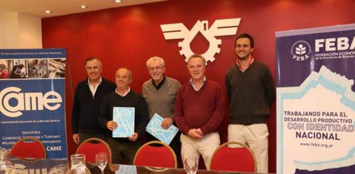 Carlos Raúl Lima y Alfredo Rebaldería (secretario general de la CCISM) junto al secretario de Gobierno de San Miguel, Manuel De la Torre, el subsecretario de Hacienda, Marcelo Conzi, y el subsecretario de Industria y Comercio, Carlos Pilato