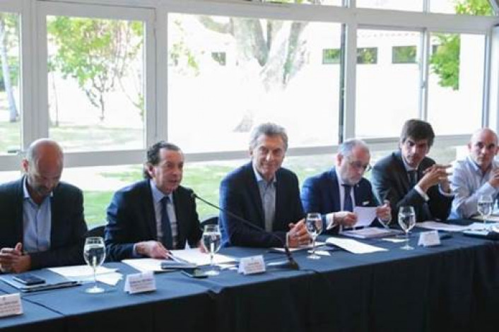 Mauricio Macri encabezando la reunión de la Mesa Exportadora