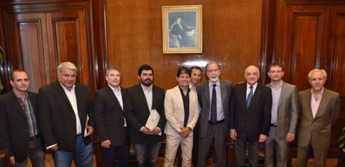 Fabin Tarro, Vicente Lourenzo, Alfredo Gonzlez y dirigentes de FECHACO junto a Javier Gonzlez Fraga
