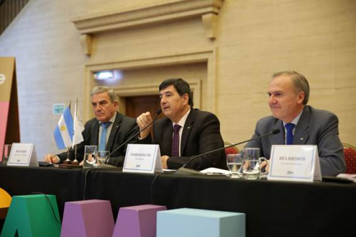 El presidente de CAME, Gerardo Díaz Beltrán, el secretario general, José A. Bereciartúa, y el secretario de Hacienda, José Luis Valdés, durante la Asamblea