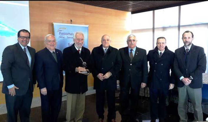 Fabián Tarrío, Ricardo Diab y Pedro Cascales junto a directivos de FECOMERCIO