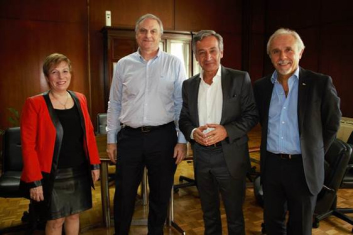 Vicente Lourenzo y Roberto Basualdo junto a directivos de la AFIP