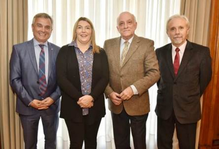  El presidente de la Confederación Argentina de la Mediana Empresa (CAME), Fabián Tarrío, recibió esta tarde en la sede de la entidad la visita de la gobernadora de Tierra del Fuego, Rosana Bertone.