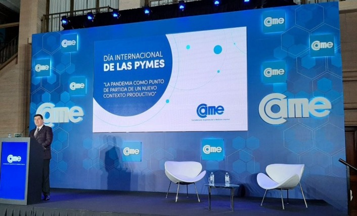 El presidente de CAME dirigiéndose a dirigentes y empresarios pyme en todo el país