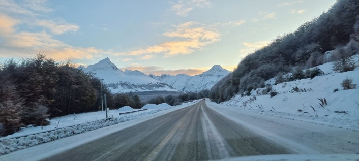 Los caminos muchas veces son difciles de transitar debido a las nevadas y vientos que pueden llegar a superar los 70 km/hora