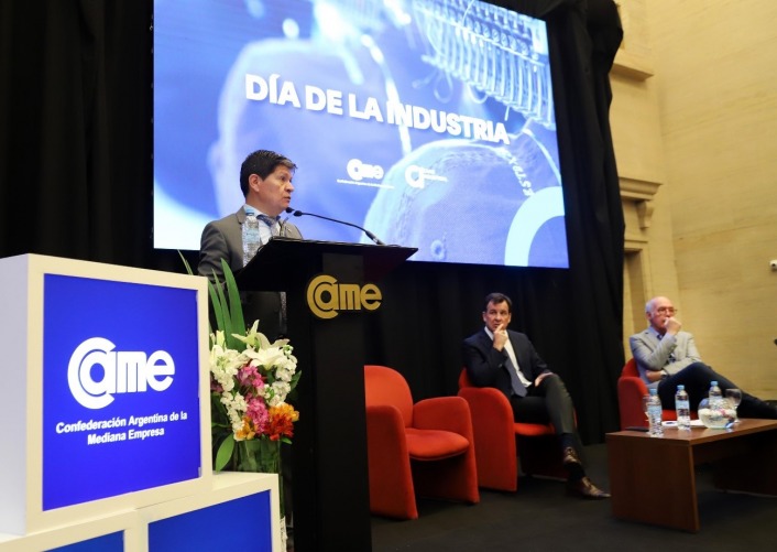 Gonzlez, Ayerra y Uboldi durante el acto con industriales pymes de todo el pas